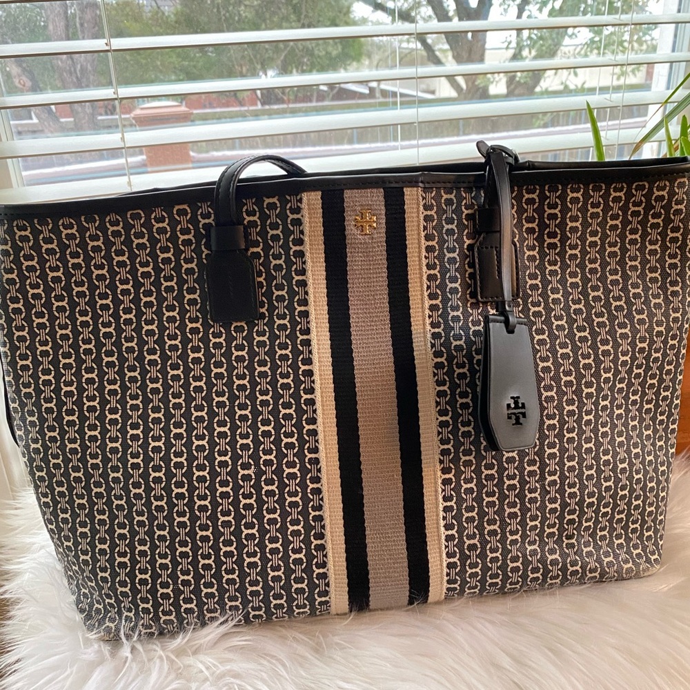 Tory Burch Navy & Cream Coated Canvas Logo Tote – Handle Wear